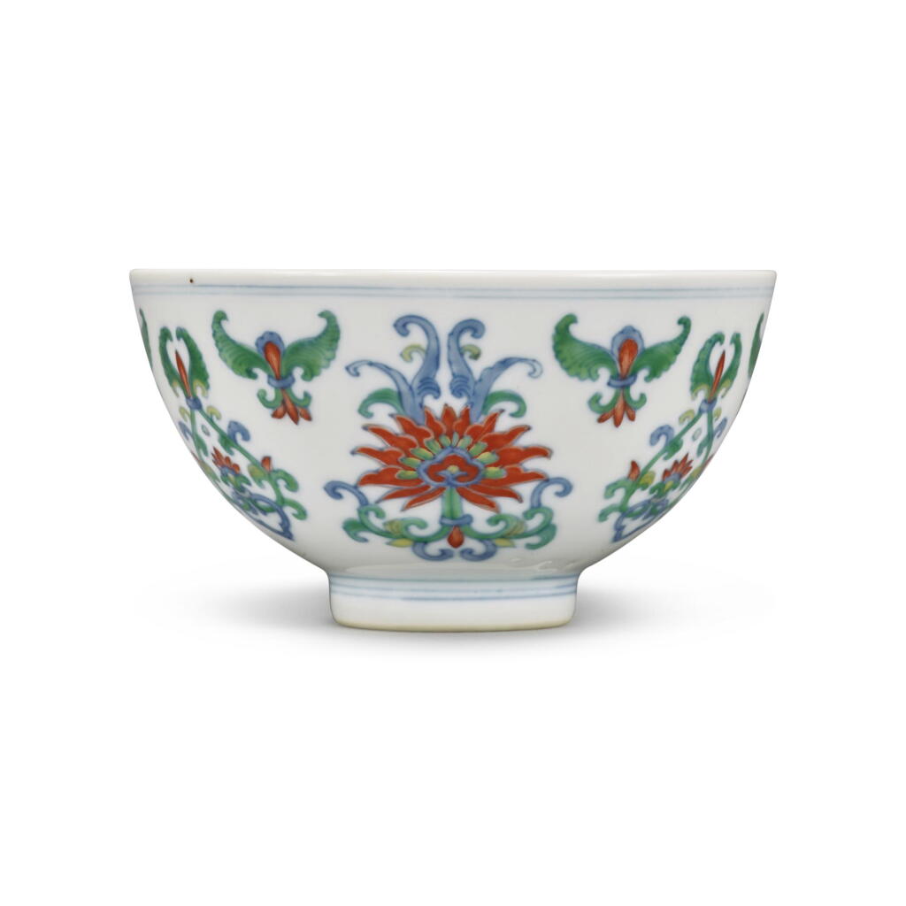View full screen - View 1 of Lot 1095. A doucai 'lotus' bowl, 20th century | 二十世紀 鬥彩蓮紋盌 《大清雍正年製》仿款.