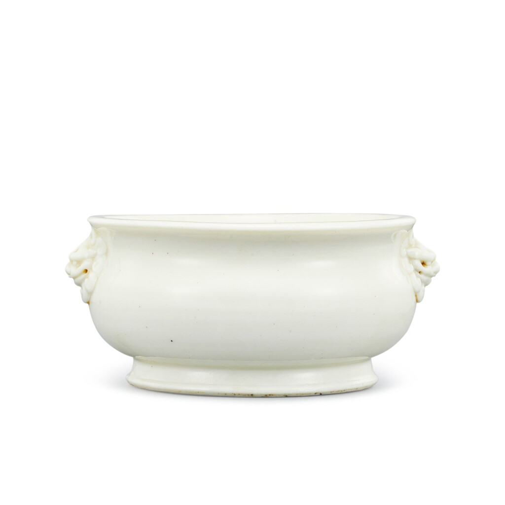 View full screen - View 1 of Lot 309. A Dehua lion-handled incense burner 17th - 18th century | 十七至十八世紀 德化白瓷獸耳爐.