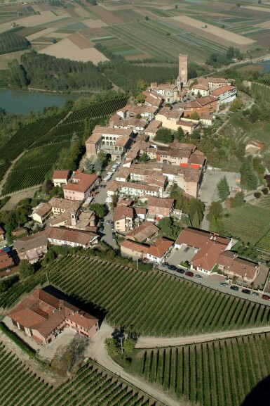 View full screen - View 1 of Lot 259. Sorì San Lorenzo 1998 Gaja (9 BT).