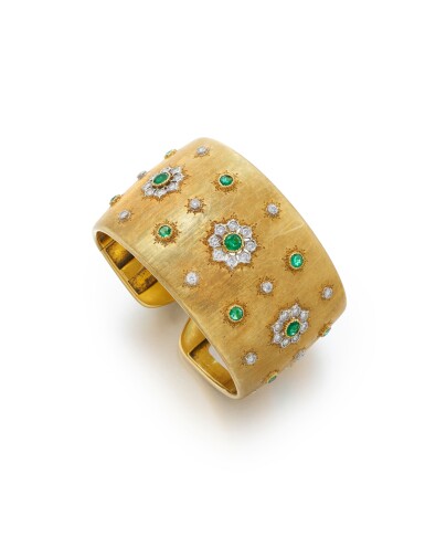View full screen - View 1 of Lot 2025. Emerald and Diamond Cuff Bracelet | 吉安馬里亞 布契拉提 | 祖母綠 配 鑽石 手鐲.