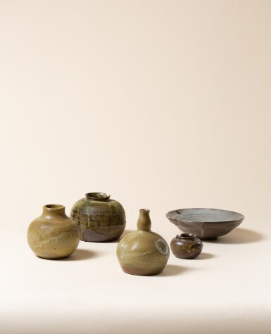 View full screen - View 1 of Lot 132. Quatre vases et une coupe .