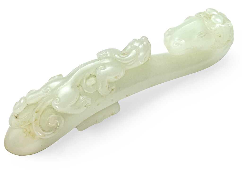 View full screen - View 1 of Lot 58. RARE FIBULE 'TÊTE DE CHEVAL' EN JADE BLANC SCULPTÉ DYNASTIE QING, XVIIIE-XIXE SIÈCLE | 清十八至十九世紀 白玉透雕螭龍紋帶鉤 | A rare carved white jade "horse" belt hook, Qing Dynasty, 18th/19th century.