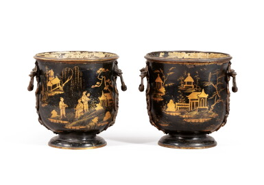 View full screen - View 1 of Lot 4. A pair of varnish tole bottle coolers, Louis XV, circa 1730 and later | Paire de rafraîchissoirs en tôle vernie à fond noir et bronze verni, l'un d'époque Louis XV, vers 1730, l'autre postérieur.