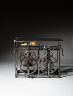 Mouvement d’horloge à tourelles en fer forgé, cuivre et laiton monté en console, probablement Hollande, XVIIe siècle