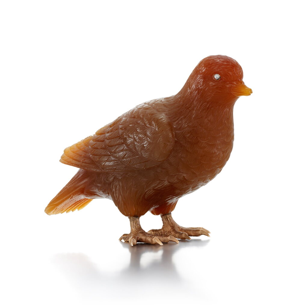 View full screen - View 1 of Lot 1293. A Fabergé jewelled gold and agate model of a pigeon, St Petersburg, circa 1900.