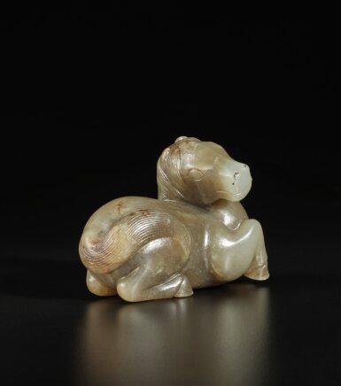 View full screen - View 1 of Lot 276. A celadon and brown jade carving of a horse, Song - Ming dynasty | 宋至明 青玉臥馬.