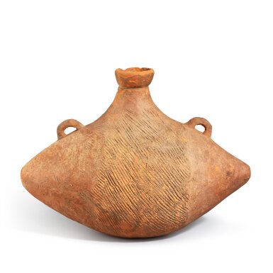 View full screen - View 1 of Lot 813. A very rare red pottery boat-form flask Yangshao culture, Banpo phase, c. 4800-4300 B.C. 仰韶文化 半坡類型 紅陶繩紋船形壺.