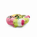 A famille-rose 'sanduo' box and cover, Qing dynasty, Guangxu period | 清光緒 粉彩福壽三多蓋盒