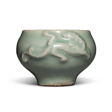 View full screen - View 1 of Lot 248. A 'Longquan' celadon-glazed 'dragon' cup, Southern Song dynasty | 南宋 龍泉窰青釉龍紋盃.