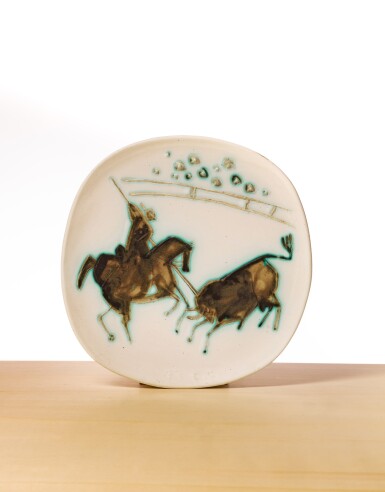View full screen - View 1 of Lot 84. Assiette picador et taureau plate (A.R. 194), modéle rond.