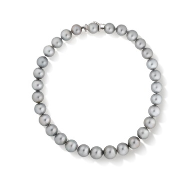 View full screen - View 1 of Lot 406. Repossi | Collier choker perles de culture et diamants | Cultured pearls and diamond choker necklace.