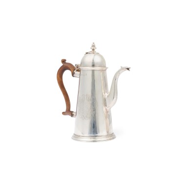 View full screen - View 1 of Lot 133. A George I silver chocolate pot | George I-Kakaokanne aus Silber.