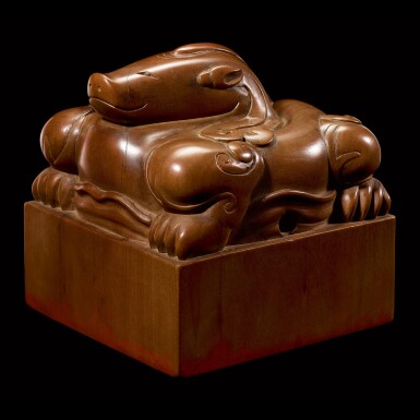 View full screen - View 1 of Lot 3602. An exceptional imperial tanxiangmu 'Jingtian Qinmin' seal Qing dynasty, Kangxi period | 清康熙 康熙帝御寶檀香木異獸鈕方璽 印文:敬天勤民.