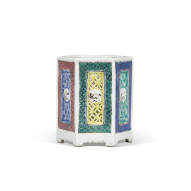 View full screen - View 1 of Lot 227. A reticulated famille-rose hexagonal brushpot, Qing dynasty, Early Qianlong period | 清乾隆初 粉彩鏤空六方筒.