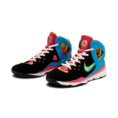 View full screen - View 1 of Lot 8503. Nike Kanye West Huarache ‘Glow in the Dark Tour’ Sample | Nike Kanye West Huarache「Glow in the Dark Tour」樣品鞋.