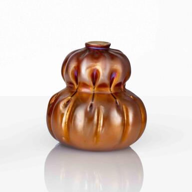 View full screen - View 1 of Lot 4. Vase.