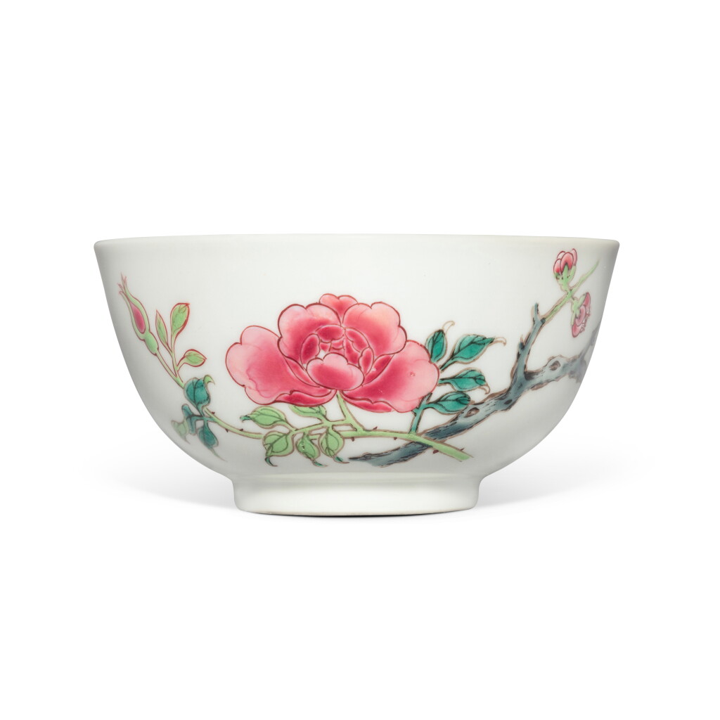View full screen - View 1 of Lot 803. A small famille-rose 'peony' bowl, Qing dynasty, Yongzheng period | 清雍正 粉彩花卉紋小盌.