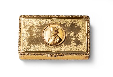 View full screen - View 1 of Lot 68. A rectangular gold box insert with a medal representing Napoléon, Louis Tronquoy, Paris, circa 1830 | Tabatière rectangulaire en or sertie d'une médaille représentant Napoléon par Louis Tronquoy, Paris, vers 1830.