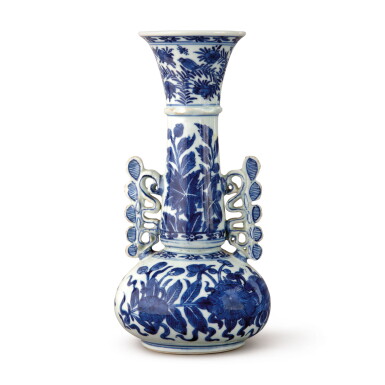 View full screen - View 1 of Lot 570. A CHINESE EXPORT BLUE AND WHITE BOTTLE VASE KANGXI PERIOD, CIRCA 1700.