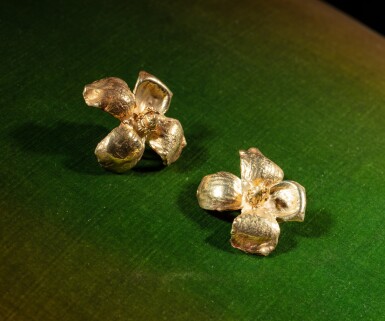 View full screen - View 1 of Lot 37. Paire de boucles d'oreilles Clématite.