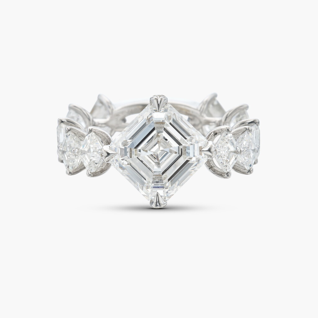 View full screen - View 1 of Lot 1. Diamond Ring.