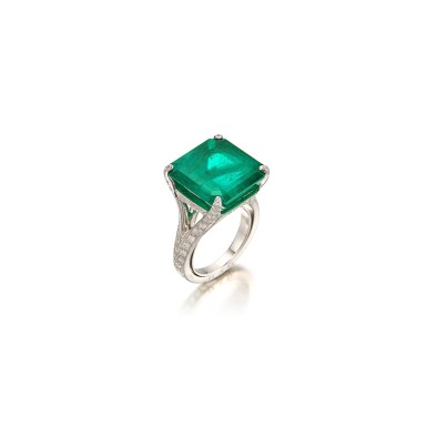 View full screen - View 1 of Lot 37. Van Cleef & Arpels | Emerald and Diamond Ring 梵克雅寶 祖母綠配鑽石戒指.