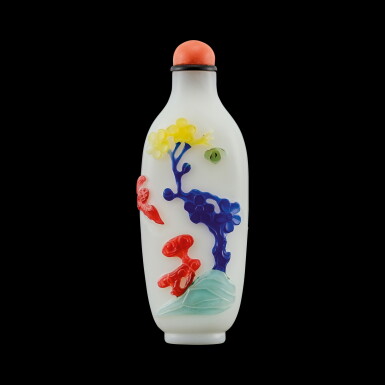 View full screen - View 1 of Lot 1021. A five-colour overlay white glass 'floral' snuff bottle Qing dynasty, 18th century | 清十八世紀 涅白地套五色料花蝶紋鼻煙壺.