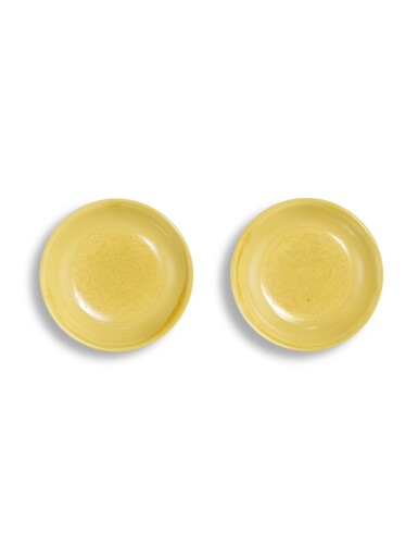 View full screen - View 1 of Lot 5090. A pair of incised yellow-glazed 'dragon' dishes, Marks and period of Kangxi | 清康熙 黃釉劃雲龍紋盤一對 《大清康熙年製》款.
