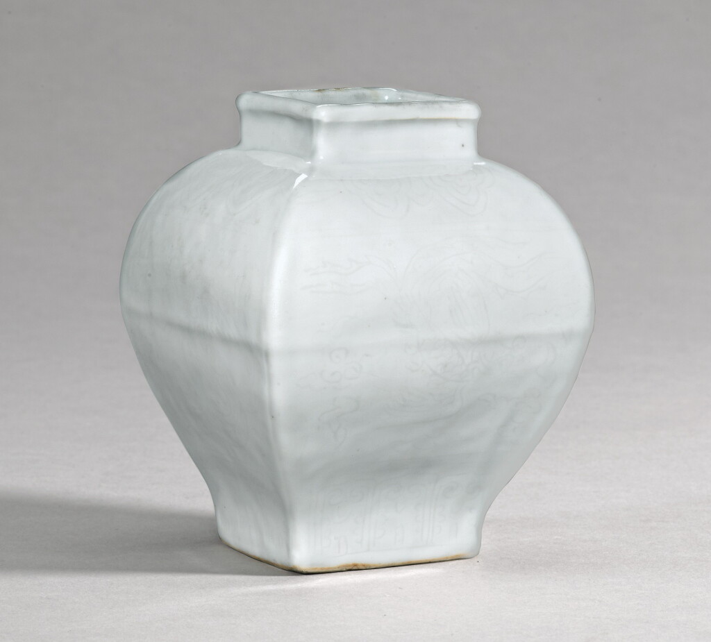 View full screen - View 1 of Lot 42. AN INCISED WHITE-GLAZED SQUARE JAR, JIAJING MARK AND PERIOD | 明嘉靖 白釉暗刻雲鳳紋方罐 《大明嘉靖年製》款.