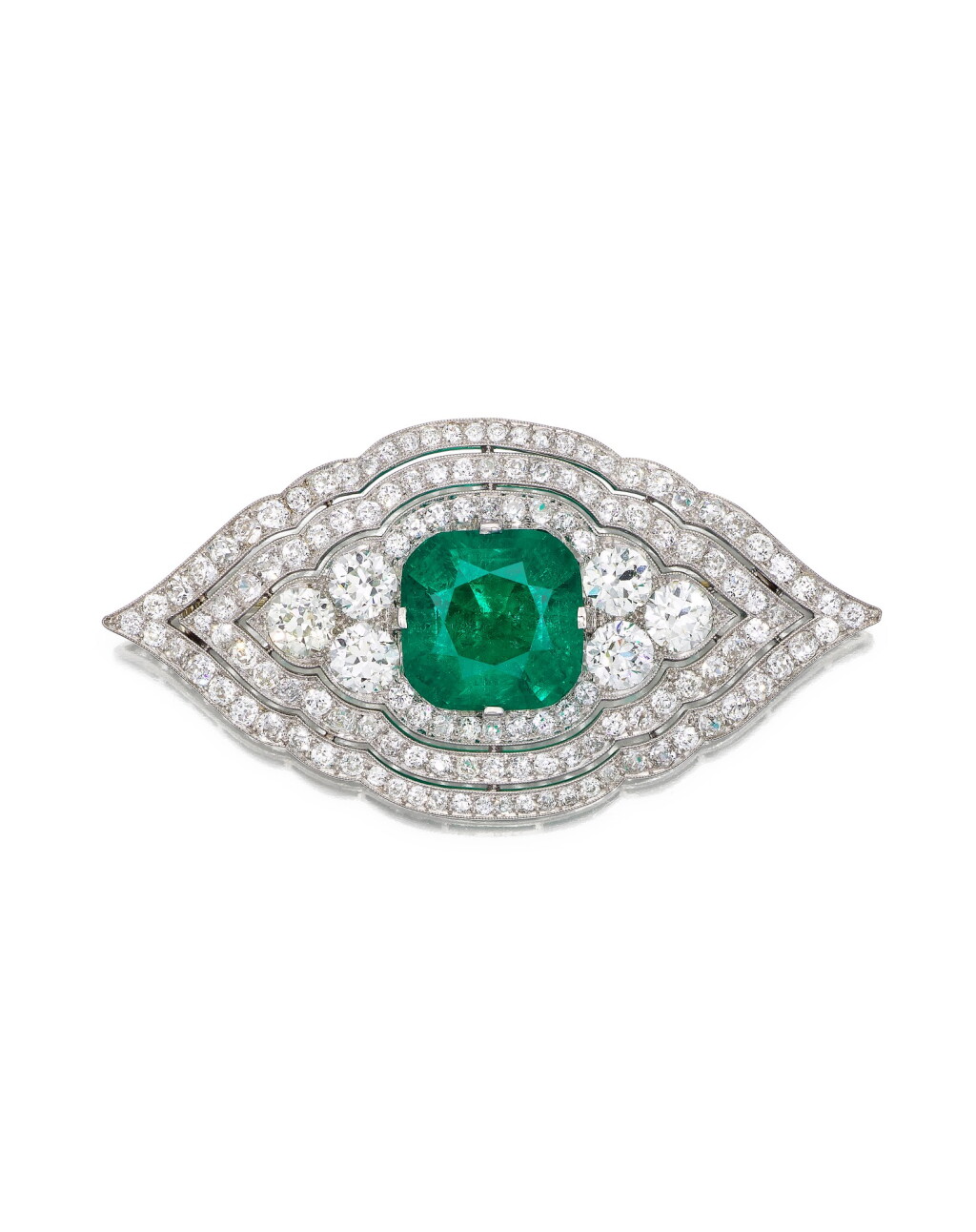 View full screen - View 1 of Lot 1652. CARTIER | ART DECO EMERALD AND DIAMOND BROOCH | 卡地亞 | Art Deco 11.13卡拉「哥倫比亞」無油祖母綠 配 鑽石 胸針.