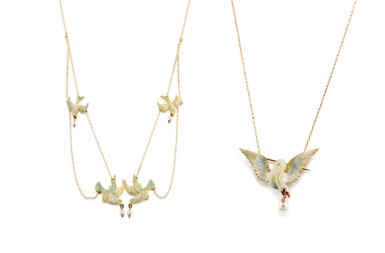 View full screen - View 1 of Lot 8043. Art Nouveau Enamel, Pearl and Diamond Necklace and Enamel and Pearl Necklace, Circa 1900 | 新藝術 琺瑯彩 配 珍珠 及 鑽石 項鏈 及 琺瑯彩 配 珍珠 項鏈,約為1900年.