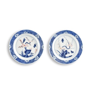 View full screen - View 1 of Lot 563. A pair of blue and white and copper-red 'magpie and prunus' dishes, Qing dynasty, Kangxi period | 清康熙 青花釉裏紅喜上眉梢圖盤一對.