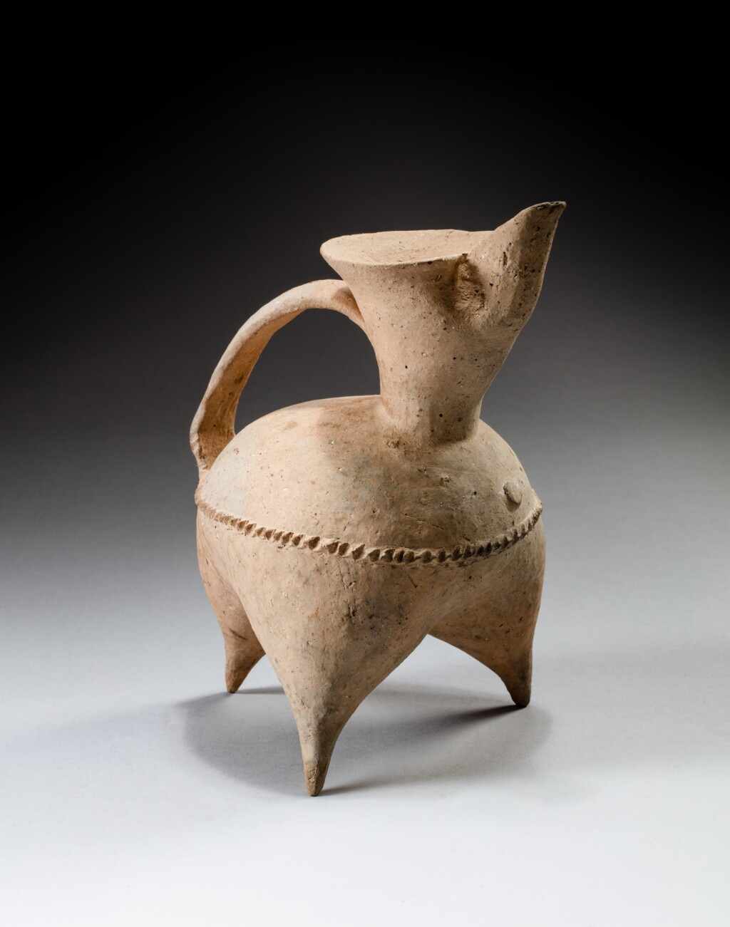 View full screen - View 1 of Lot 125. A red pottery tripod ewer, Dawenkou culture, ca. 4300-2400 B.C. | 大汶口文化 紅陶鬹.