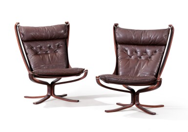 View full screen - View 1 of Lot 205. Paire de fauteuils Falcon, le modèle créé en 1970.