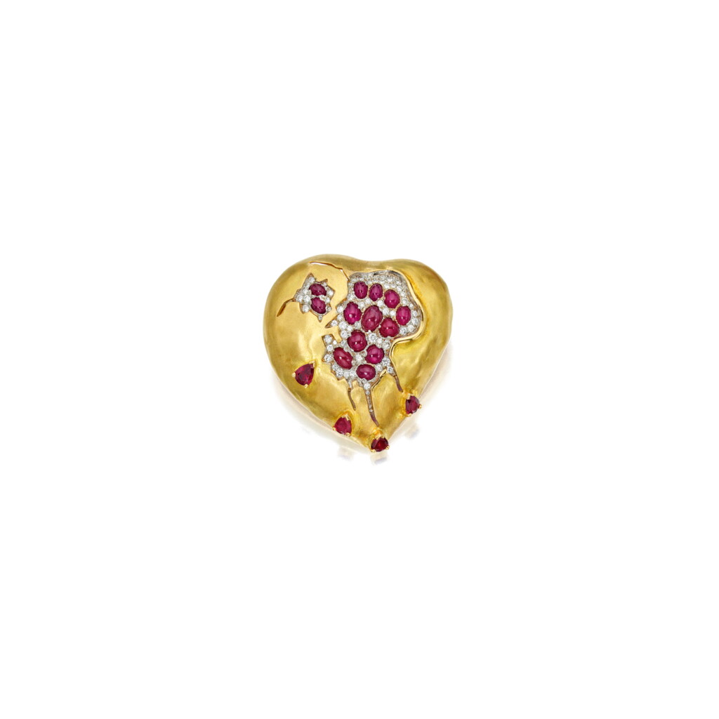 View full screen - View 1 of Lot 529. GOLD, RUBY AND DIAMOND 'POMEGRANATE HEART' BROOCH, HENRYK KASTON FOR SALVADOR DALÍ | 黃金鑲紅寶石配鑽石「紅石榴之心」別針,Henryk Kaston為薩爾瓦多・達利製造.