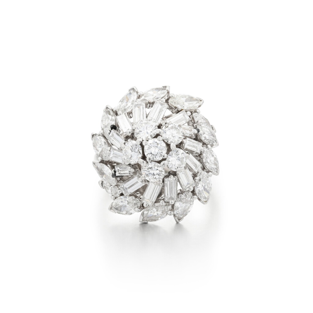 View full screen - View 1 of Lot 123. Bague diamants | Diamond ring .