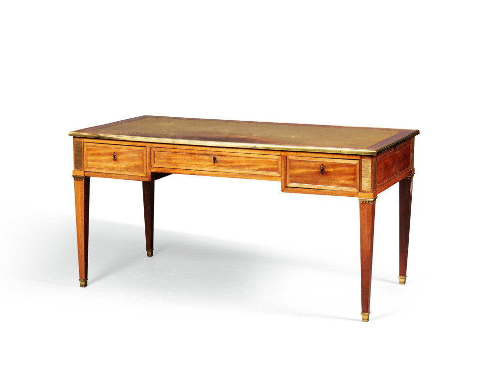 View full screen - View 1 of Lot 81. A GILT-BRONZE MOUNTED MAHOGANY BUREAU PLAT, LATE 18TH/EARLY 19TH CENTURY | BUREAU PLAT EN PLACAGE D'ACAJOU ET BRONZE DORÉ DE LA FIN DU XVIIIE/DÉBUT DU XIXE SIÈCLE.