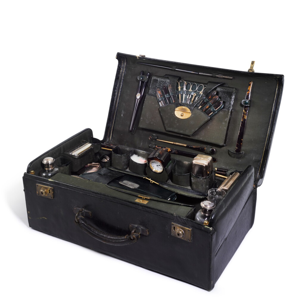 View full screen - View 1 of Lot 47. An Edward VII ladies silver-gilt travelling necessaire, retailed by Alfred Barker, London, 1905.