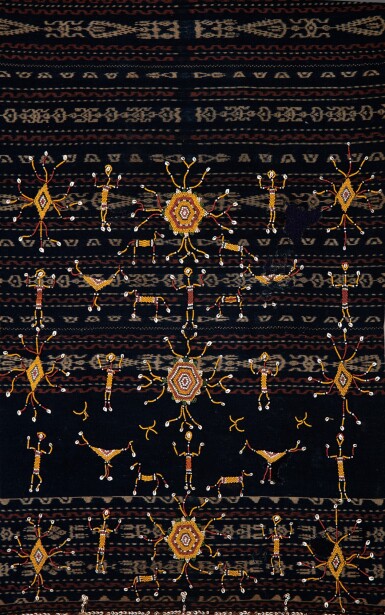 View full screen - View 1 of Lot 16. Jupe cérémonielle de femme lawo butu, Kabupaten de Ngada, Florès, Petites îles de la Sonde, Indonésie, 19e siècle | Woman’s ceremonial tubular skirt sarong lawo butu, Ngada people, Flores, Lesser Sunda Islands, Indonesia, 19th century.