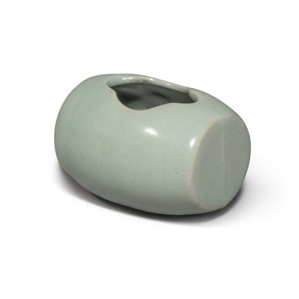 View full screen - View 1 of Lot 740. A 'Longquan' celadon-glazed bird feeder, Southern Song dynasty | 南宋 龍泉窰青釉鳥食罐.
