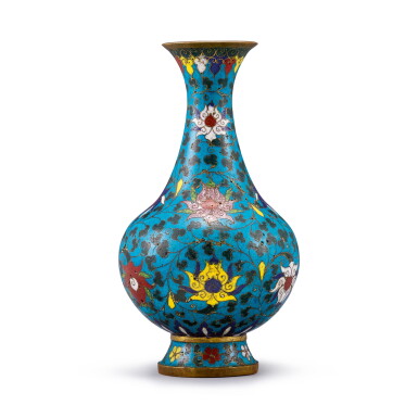 View full screen - View 1 of Lot 415. A cloisonné enamel 'lotus' vase 17th century | 十七世紀 掐絲琺瑯纏枝蓮紋瓶.