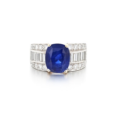View full screen - View 1 of Lot 180. Bague saphir et diamants | Sapphire and diamond ring.