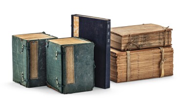 View full screen - View 1 of Lot 63. ENSEMBLE DE QUATRE OUVRAGES LITTÉRAIRES DYNASTIE QING | 清 王實甫著, 《滿漢西廂記》四册 趙翼著, 《陔餘叢考》十六册, 湛貽堂藏版 陳蓮塘著, 《唐代叢書》二函十八册,弁山樓藏板 七十一著, 《西域記》二册, 味經堂刻本 | A group of four books on Chinese literature, Qing Dynasty.