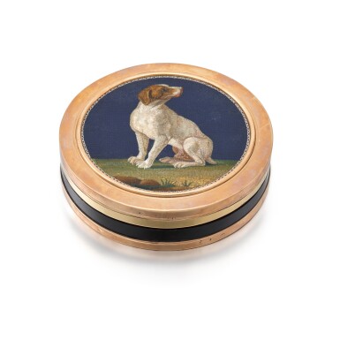 View full screen - View 1 of Lot 427. A gold-mounted tortoiseshell and micromosaic snuff box, Paris, 1782-1789, set with a micromosaic plaque, probably Rome, late 18th century.