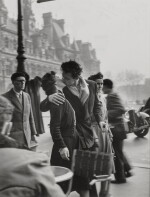 Le Baiser de l'Hotel de Ville, Paris 4 e