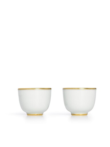 View full screen - View 1 of Lot 3832. A pair of small white-glazed cups, Marks and period of Kangxi | 清康熙 白釉金口小盃一對 《大清康熙年製》款.