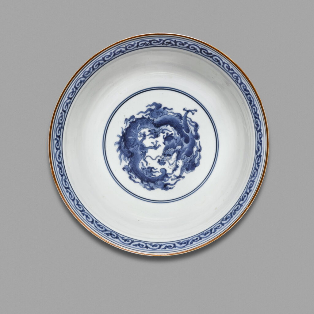View full screen - View 1 of Lot 34. A Kakiemon style bowl | Edo period, late 17th century .