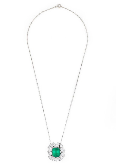View full screen - View 1 of Lot 92. COLLIER ÉMERAUDE ET DIAMANTS | EMERALD AND DIAMOND NECKLACE.
