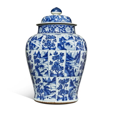 Voir en plein écran - Voir 1 du lot 16. A large blue and white 'landscape' baluster jar and a cover, Qing dynasty, Kangxi period | 清康熙 青花開光山水花卉紋大罐配蓋.