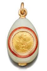 A FABERGÉ JEWELLED TWO-COLOUR GOLD AND GUILLOCHÉ ENAMEL MOUNTED BOWENITE EGG PENDANT, WORKMASTER HENRIK WIGSTRÖM, ST PETERSBURG, 1908-1917